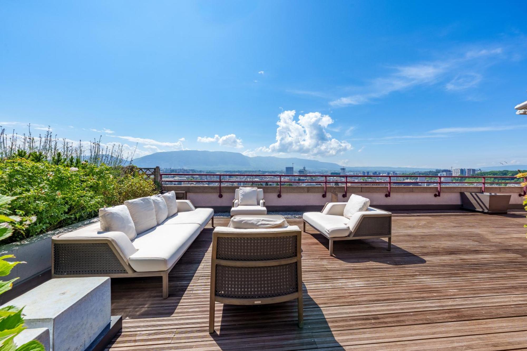 Exclusive 3 Bedroom Luxury Penthouse Ginebra