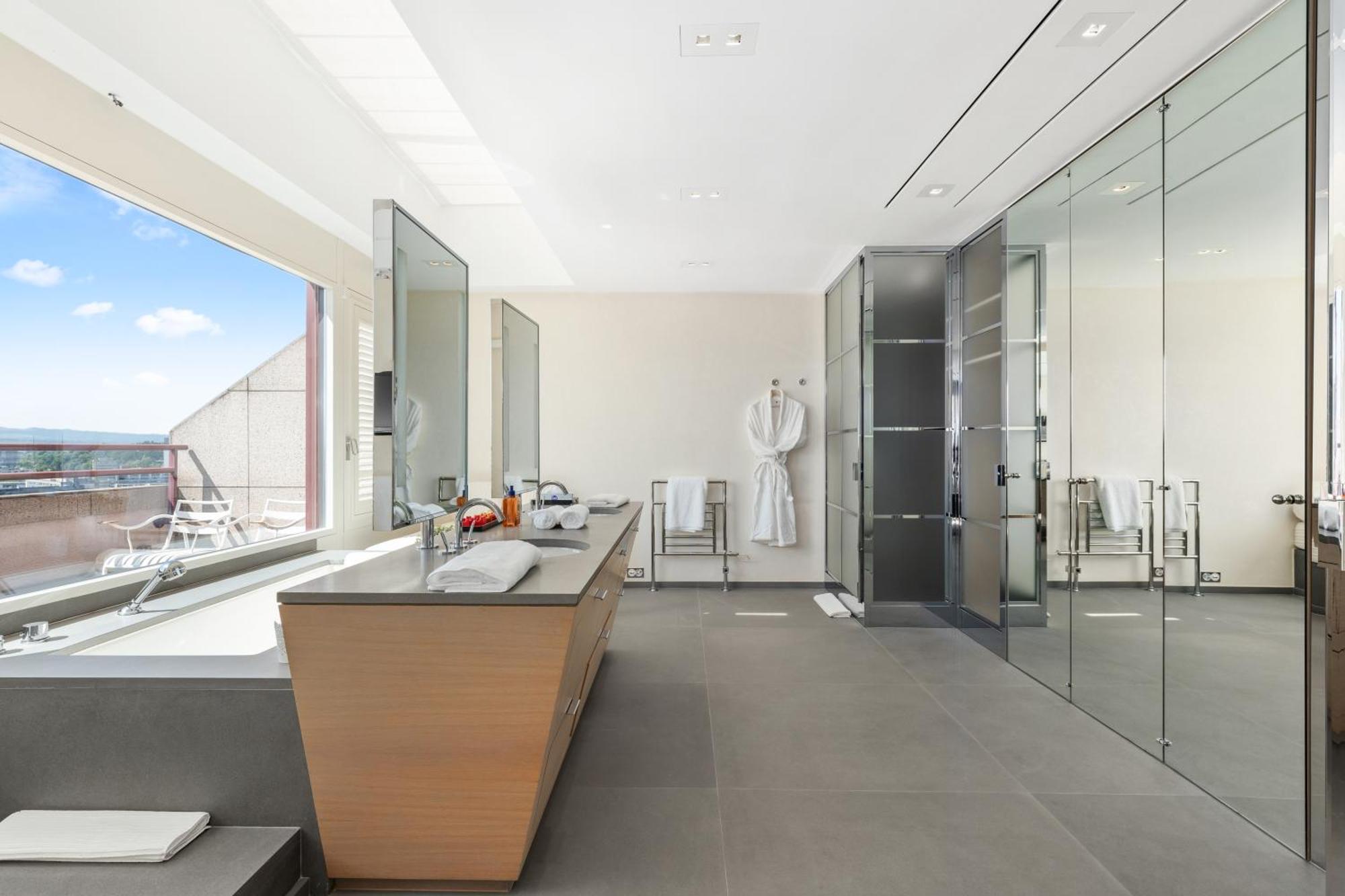 Exclusive 3 Bedroom Luxury Penthouse