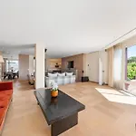 Exclusive 3 Bedroom Luxury Penthouse Apartment *