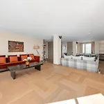 Apartment Exclusive 3 Bedroom Luxury Penthouse *