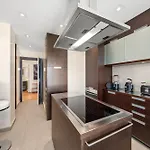 Apartment Exclusive 3 Bedroom Luxury Penthouse *