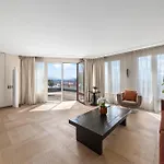 Exclusive 3 Bedroom Luxury Penthouse Apartment *