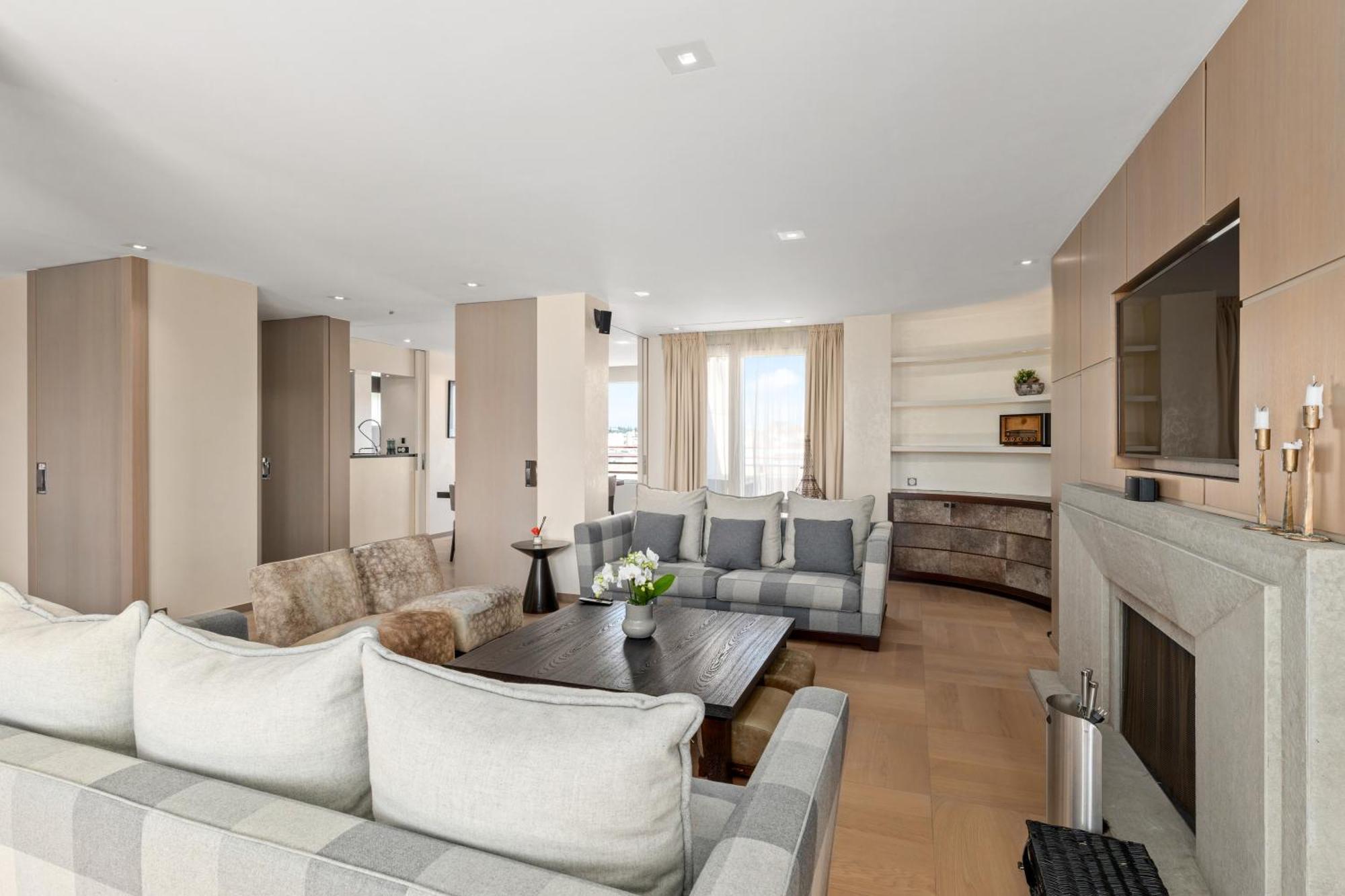 Exclusive 3 Bedroom Luxury Penthouse Apartment Geneva