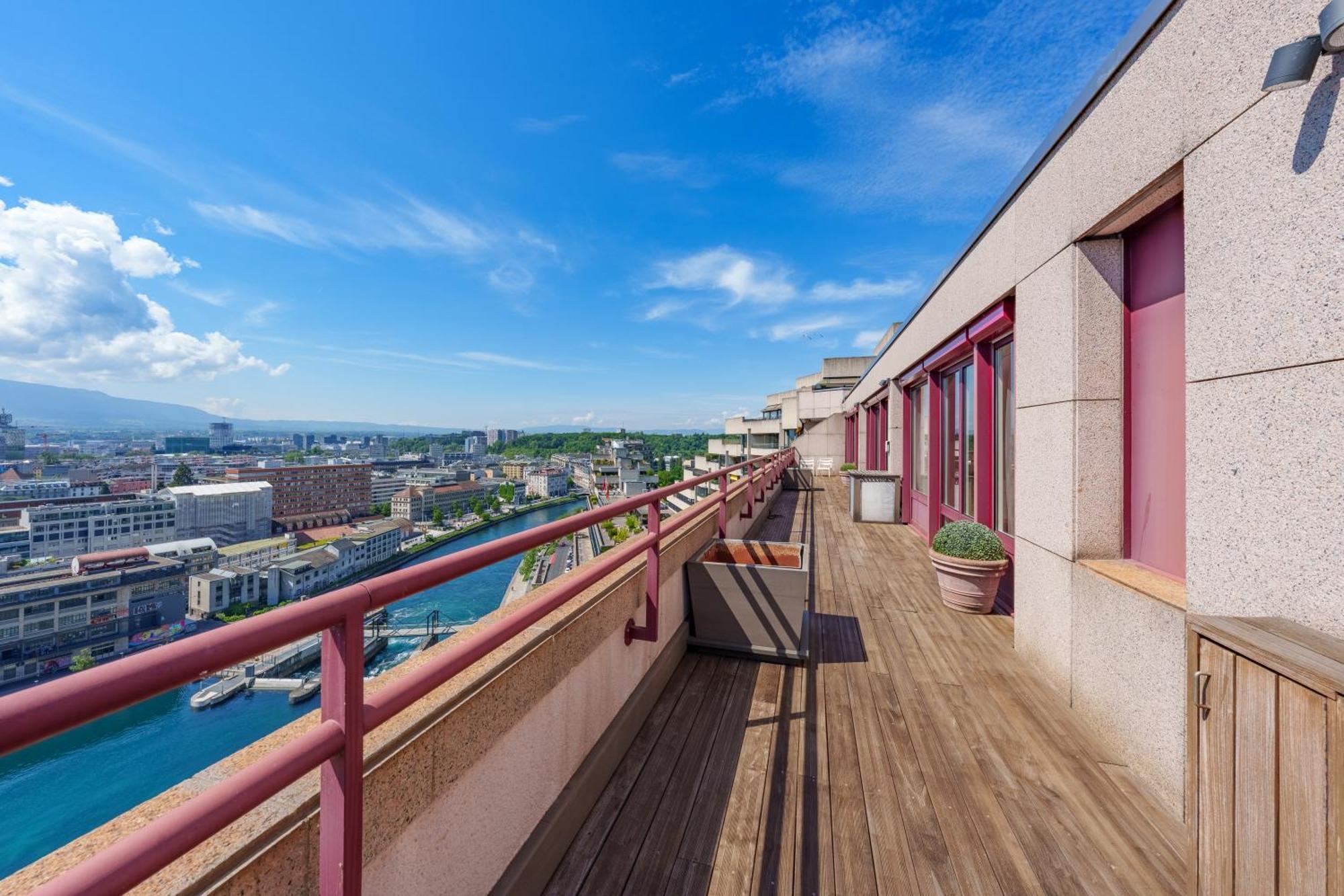 Exclusive 3 Bedroom Luxury Penthouse *