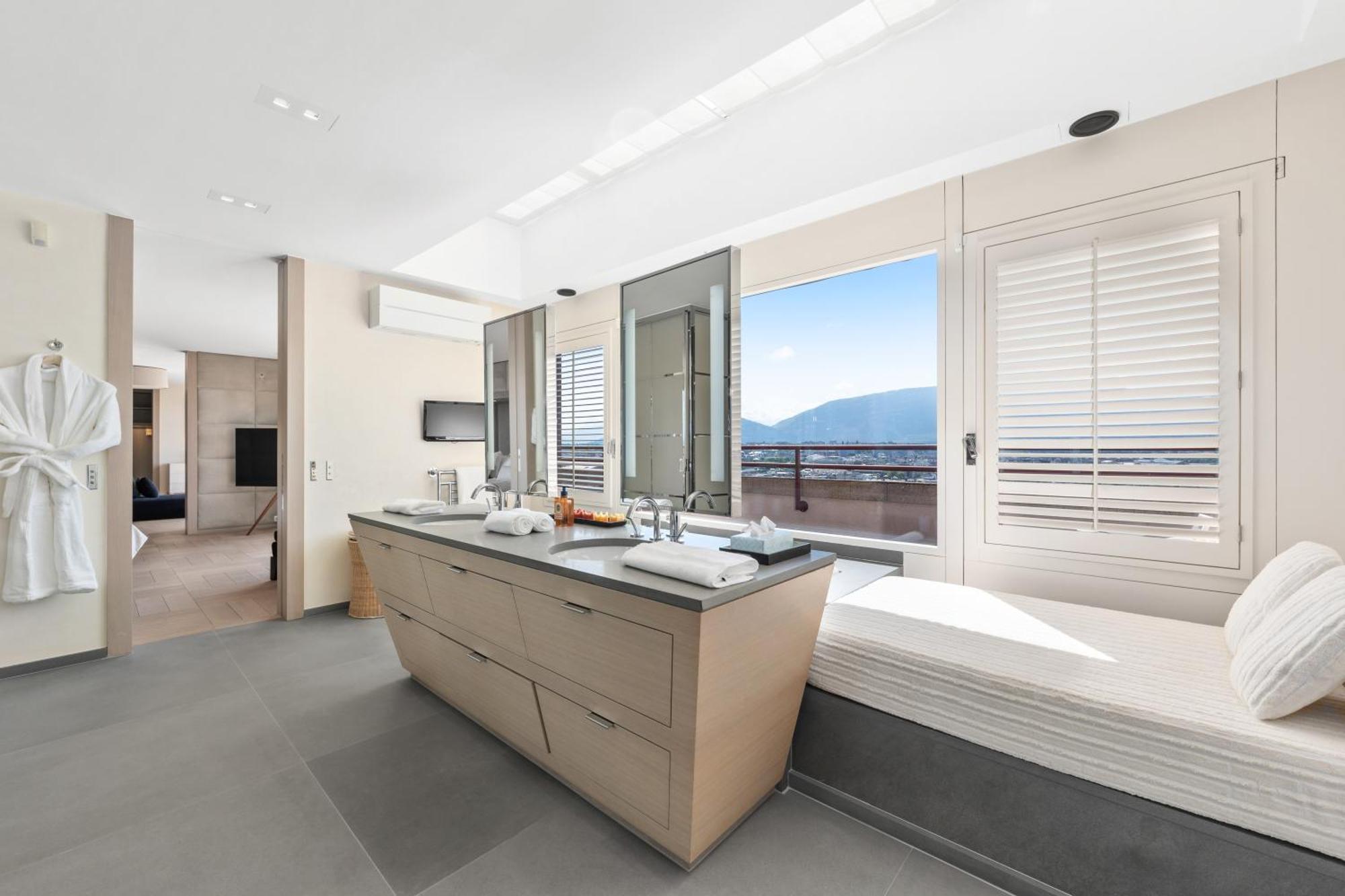 Exclusive 3 Bedroom Luxury Penthouse Geneva