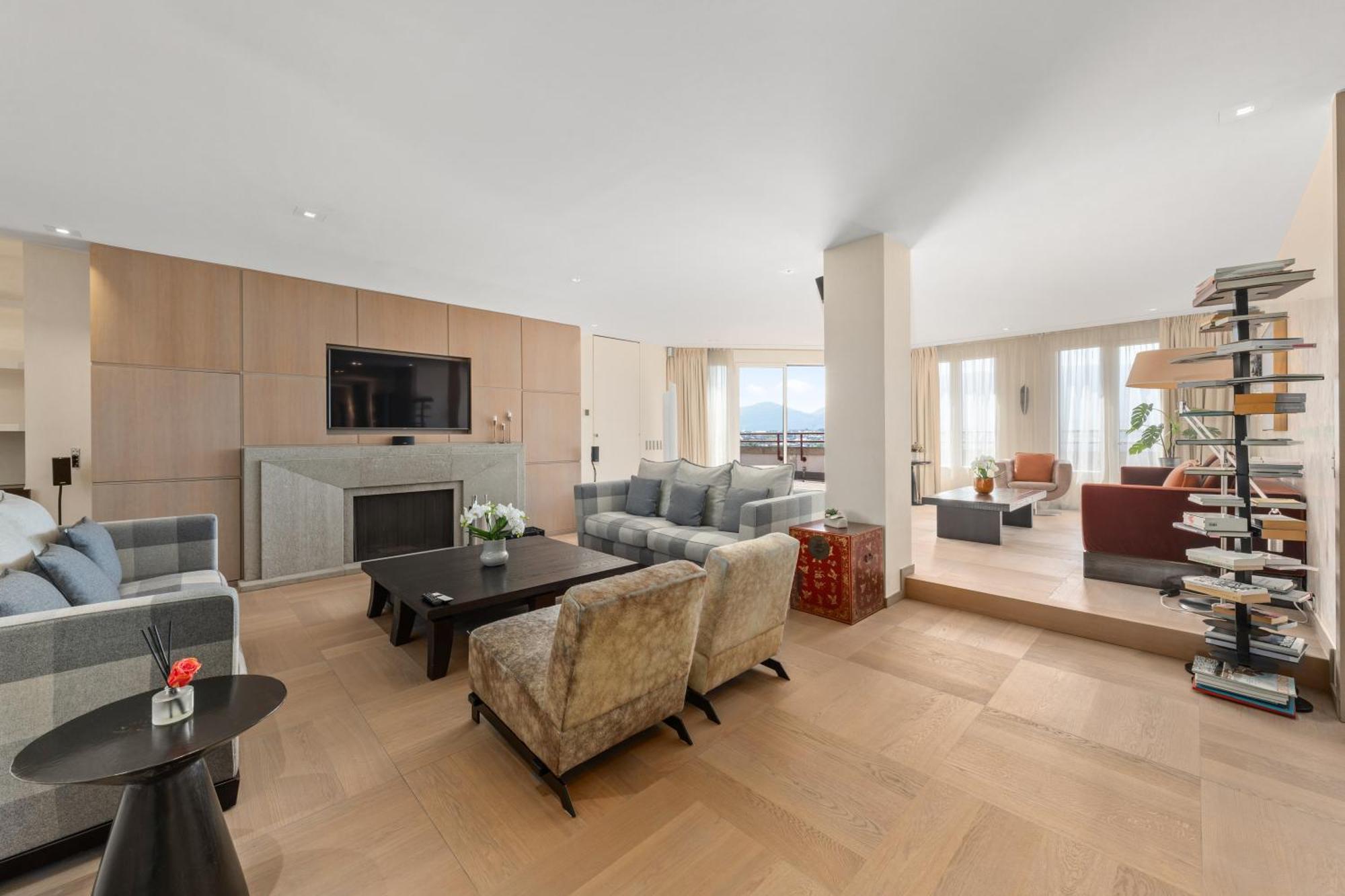 Exclusive 3 Bedroom Luxury Penthouse *