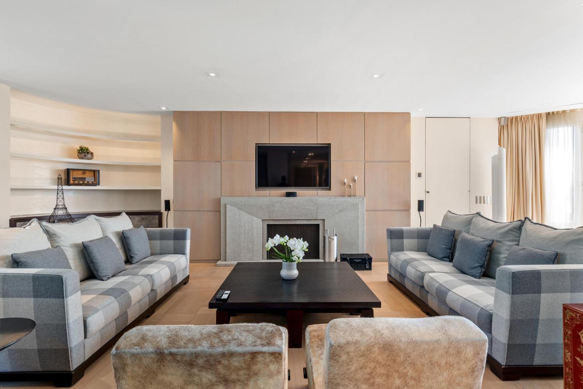 Exclusive 3 Bedroom Luxury Penthouse Apartment