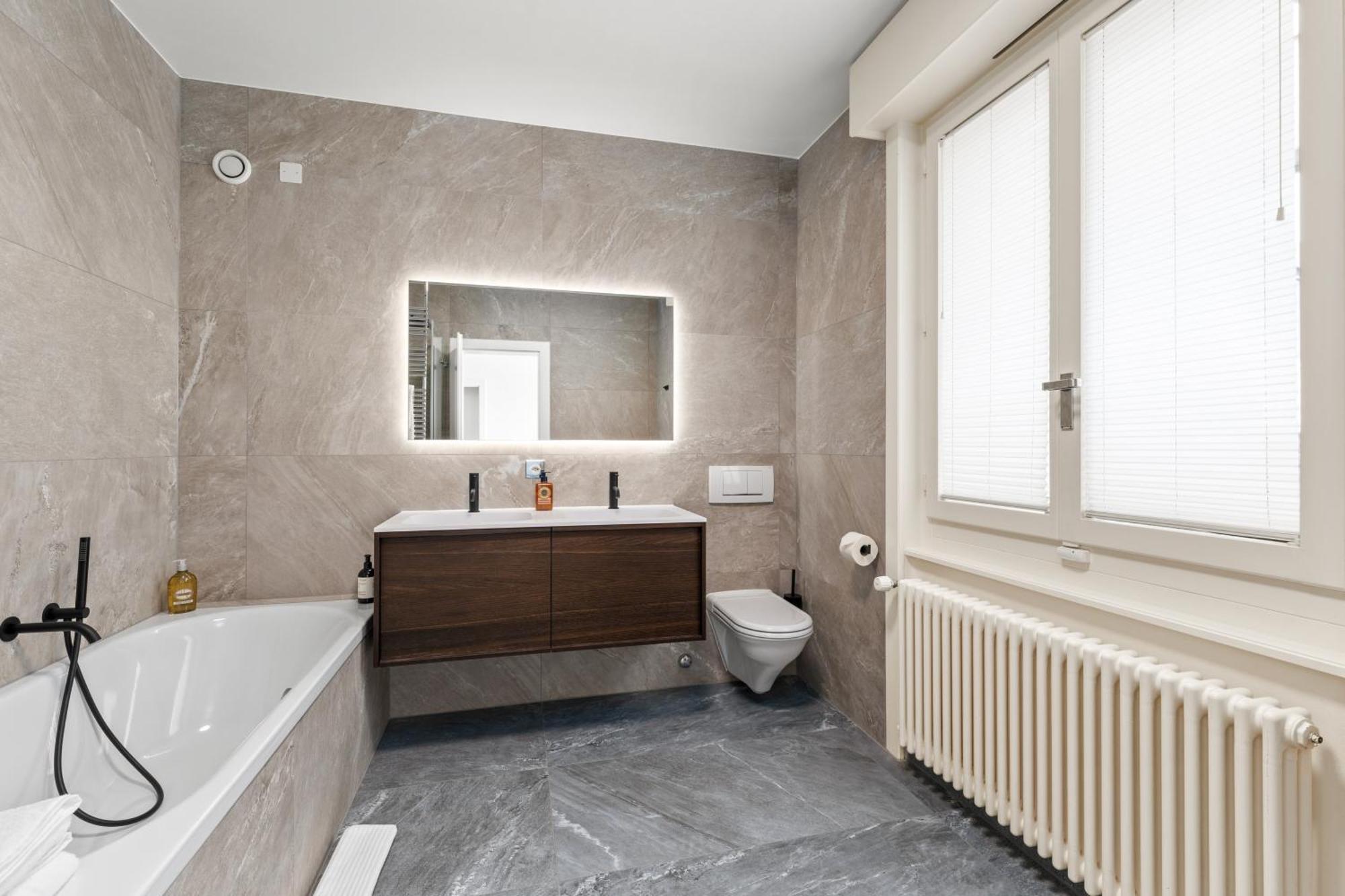 Exclusive 3 Bedroom Luxury Penthouse Apartment *