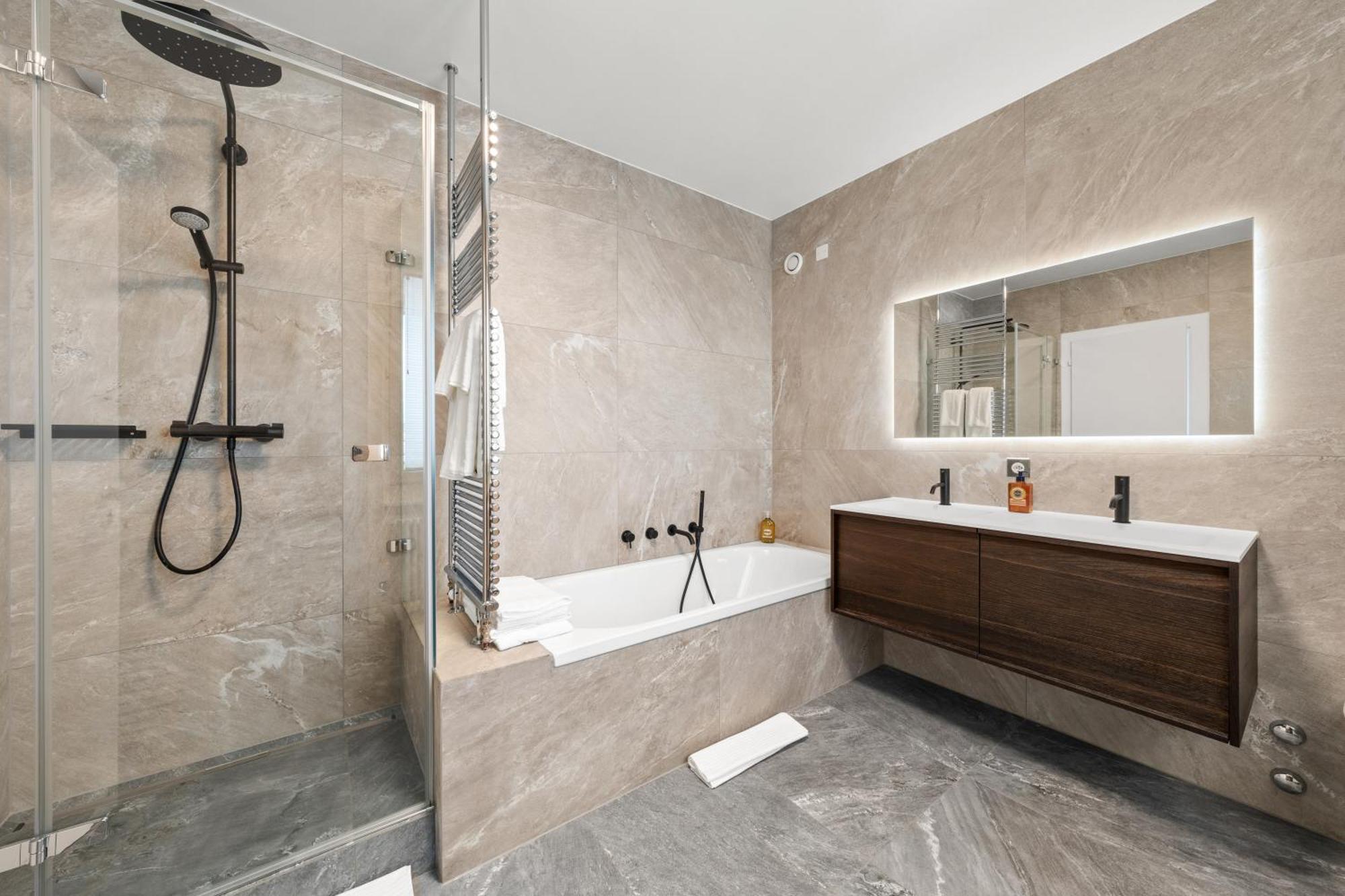 Exclusive 3 Bedroom Luxury Penthouse Apartment Geneva